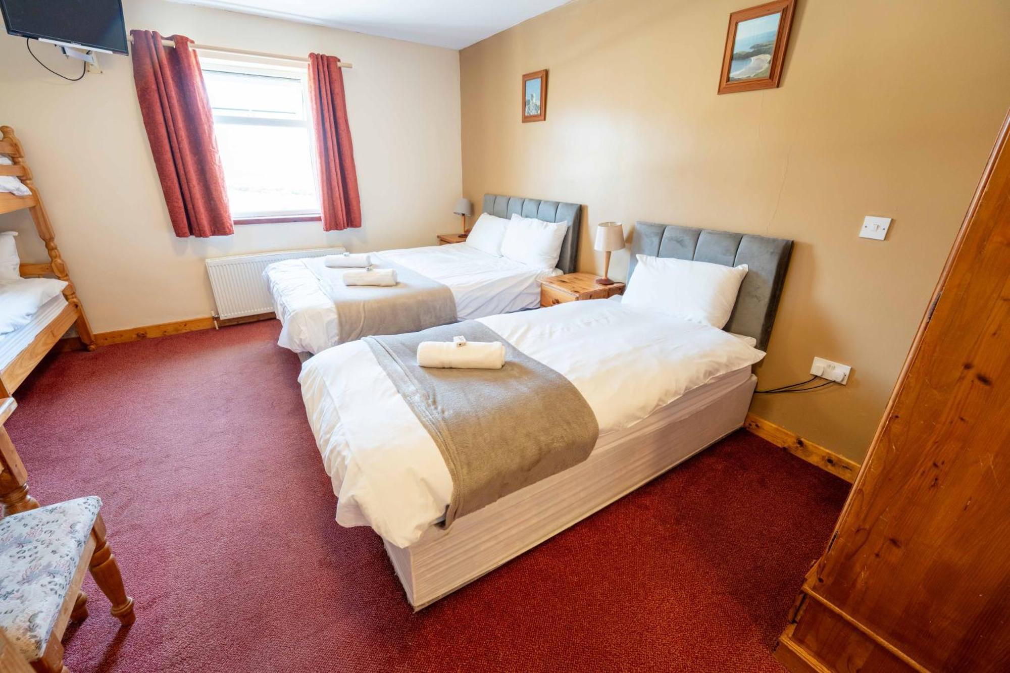 Aras Ghleann Cholm Cille Hotel Гленкалъмкил Екстериор снимка
