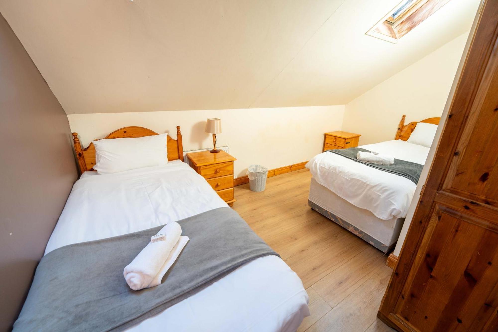 Aras Ghleann Cholm Cille Hotel Гленкалъмкил Екстериор снимка