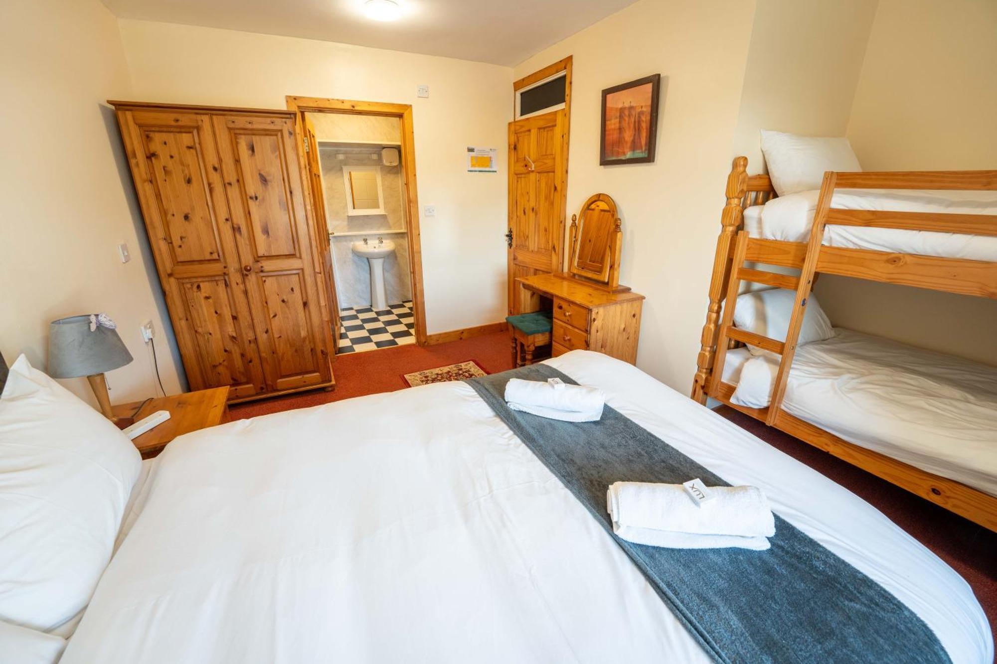 Aras Ghleann Cholm Cille Hotel Гленкалъмкил Екстериор снимка